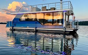 Nena Hausboot